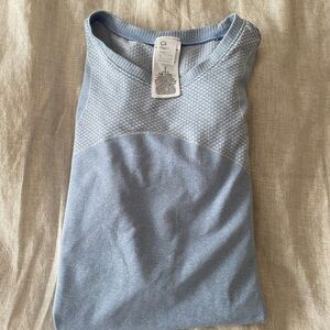 GAP FIT Motion Long Sleeve Jersey Workout Top